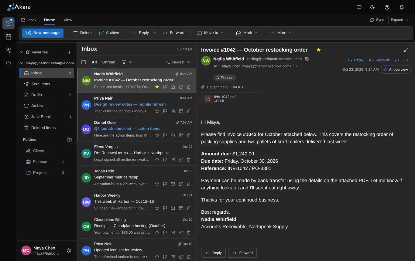 Akera inbox in the dark theme, with folders and message previews.